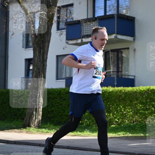 12.04.2026 - 45. Internationalen Wilhelmsburger Insellauf J. Mangold http://msf.ph/oto/9458165 12.04.2026 10:35:14 Ziel 5551, 4109, 2497, 2583, 3759, 4127, 5523, 4884, 5603, 4521, 5731, 5731, 5950, 5042, 4050, 5589, 3084, 3516 meine-sportfotos.de