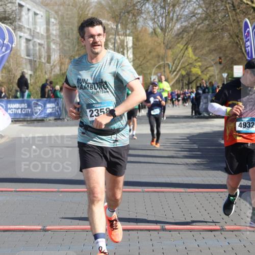 12.04.2026 - 45. Internationalen Wilhelmsburger Insellauf Strokosch-Dieckow http://msf.ph/oto/9458173 12.04.2026 10:47:54 Ziel 2358, 4932 meine-sportfotos.de