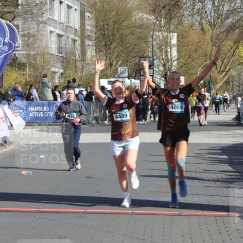 12.04.2026 - 45. Internationalen Wilhelmsburger Insellauf Strokosch-Dieckow http://msf.ph/oto/9458174 12.04.2026 11:04:43 Ziel 5533, 2664, 5792, 4059, 4489 meine-sportfotos.de