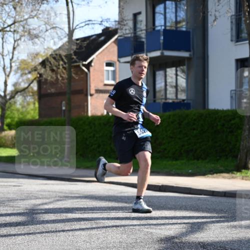 12.04.2026 - 45. Internationalen Wilhelmsburger Insellauf J. Mangold http://msf.ph/oto/9458177 12.04.2026 10:35:24 Ziel 2583, 3759, 4127, 5523, 4884, 5603, 4521, 5731, 5950, 5042, 4050, 5589, 3084, 3516, 3084, 3516, 3221, 2192, 3731, 4118 meine-sportfotos.de