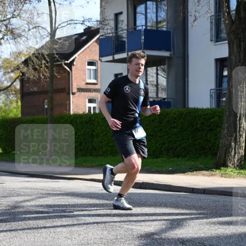 12.04.2026 - 45. Internationalen Wilhelmsburger Insellauf J. Mangold http://msf.ph/oto/9458178 12.04.2026 10:35:25 Ziel 2583, 3759, 4127, 5523, 4884, 5603, 4521, 4521, 5731, 5950, 5042, 4050, 5589, 3084, 3516, 3221, 2192, 3731, 4118 meine-sportfotos.de