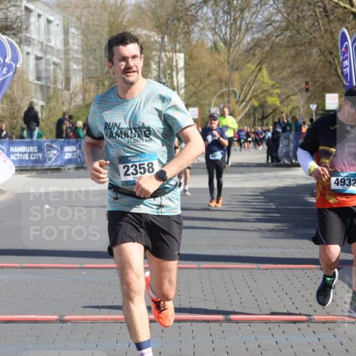 12.04.2026 - 45. Internationalen Wilhelmsburger Insellauf Strokosch-Dieckow http://msf.ph/oto/9458180 12.04.2026 10:47:54 Ziel 2358, 4932 meine-sportfotos.de