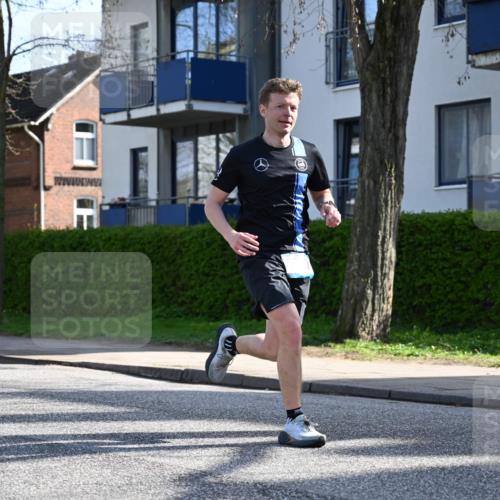 12.04.2026 - 45. Internationalen Wilhelmsburger Insellauf J. Mangold http://msf.ph/oto/9458184 12.04.2026 10:35:25 Ziel 2583, 3759, 4127, 5523, 4884, 5603, 4521, 4521, 5731, 5950, 5042, 4050, 5589, 3084, 3516, 3221, 2192, 3731, 4118 meine-sportfotos.de