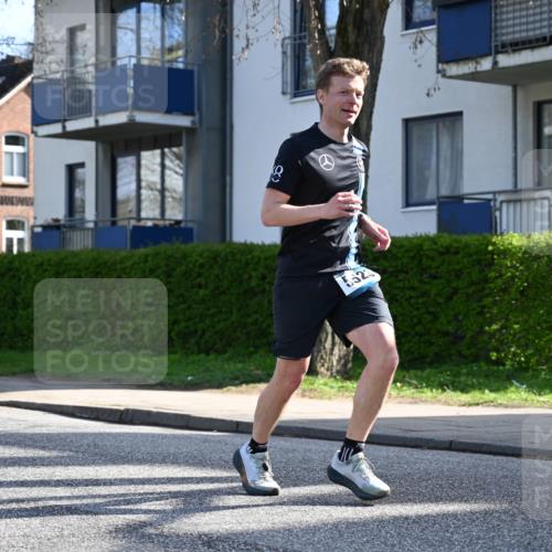 12.04.2026 - 45. Internationalen Wilhelmsburger Insellauf J. Mangold http://msf.ph/oto/9458187 12.04.2026 10:35:25 Ziel 2583, 3759, 4127, 5523, 4884, 5603, 4521, 4521, 5731, 5950, 5042, 4050, 5589, 3084, 3516, 3221, 2192, 3731, 4118 meine-sportfotos.de