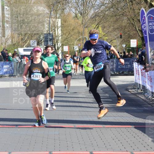 12.04.2026 - 45. Internationalen Wilhelmsburger Insellauf Strokosch-Dieckow http://msf.ph/oto/9458193 12.04.2026 10:47:58 Ziel 4402, 4367, 4181 meine-sportfotos.de