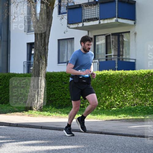 12.04.2026 - 45. Internationalen Wilhelmsburger Insellauf J. Mangold http://msf.ph/oto/9458205 12.04.2026 10:35:27 Ziel 4127, 5523, 4884, 5603, 4521, 5731, 5950, 5042, 4050, 5589, 3084, 3516, 3221, 2192, 3731, 4118 meine-sportfotos.de