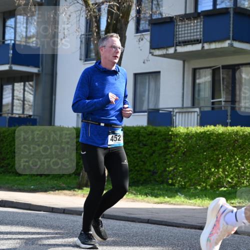 12.04.2026 - 45. Internationalen Wilhelmsburger Insellauf J. Mangold http://msf.ph/oto/9458244 12.04.2026 10:35:38 Ziel 5603, 4521, 5731, 5950, 5042, 4050, 5589, 3084, 3516, 3221, 2192, 3731, 4118, 4190, 4439, 4172 meine-sportfotos.de