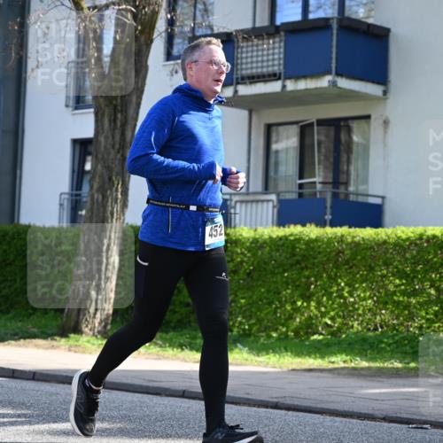 12.04.2026 - 45. Internationalen Wilhelmsburger Insellauf J. Mangold http://msf.ph/oto/9458247 12.04.2026 10:35:38 Ziel 5603, 4521, 5731, 5950, 5042, 4050, 5589, 3084, 3516, 3221, 2192, 3731, 4118, 4190, 4439, 4172 meine-sportfotos.de