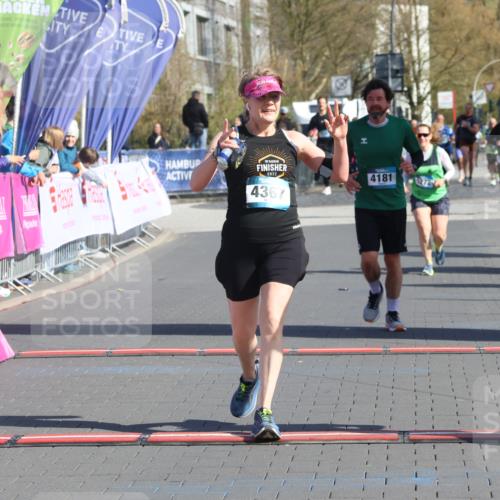 12.04.2026 - 45. Internationalen Wilhelmsburger Insellauf Strokosch-Dieckow http://msf.ph/oto/9458256 12.04.2026 10:48:00 Ziel 4402, 4367, 4181 meine-sportfotos.de