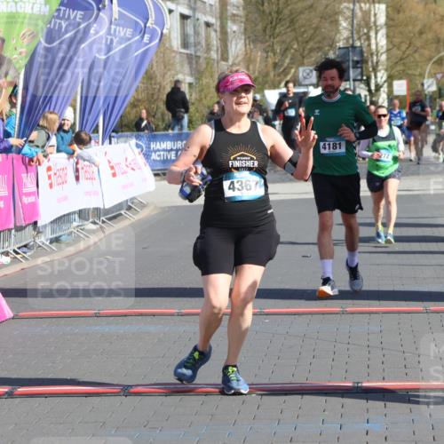 12.04.2026 - 45. Internationalen Wilhelmsburger Insellauf Strokosch-Dieckow http://msf.ph/oto/9458275 12.04.2026 10:48:00 Ziel 4402, 4367, 4181 meine-sportfotos.de