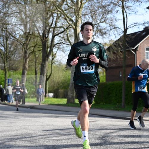 12.04.2026 - 45. Internationalen Wilhelmsburger Insellauf J. Mangold http://msf.ph/oto/9458285 12.04.2026 10:35:44 Ziel 5603, 4521, 5731, 5950, 5042, 4050, 5589, 3084, 3516, 3221, 2192, 3731, 4118, 4190, 4439, 4439, 4172, 4030, 5291 meine-sportfotos.de