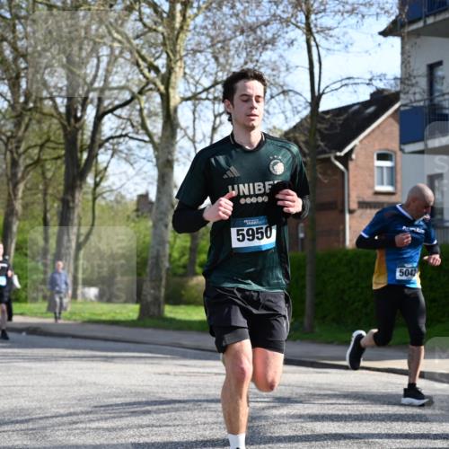 12.04.2026 - 45. Internationalen Wilhelmsburger Insellauf J. Mangold http://msf.ph/oto/9458287 12.04.2026 10:35:45 Ziel 5603, 4521, 5731, 5950, 5042, 4050, 5589, 3084, 3516, 3221, 2192, 3731, 2192, 3731, 4118, 4190, 4439, 4172, 4030, 5291 meine-sportfotos.de