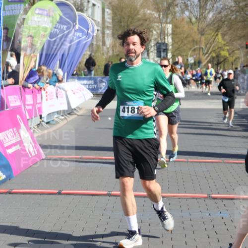 12.04.2026 - 45. Internationalen Wilhelmsburger Insellauf Strokosch-Dieckow http://msf.ph/oto/9458288 12.04.2026 10:48:04 Ziel 4181, 5272, 3174, 4360 meine-sportfotos.de