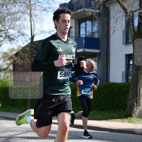 12.04.2026 - 45. Internationalen Wilhelmsburger Insellauf J. Mangold http://msf.ph/oto/9458294 12.04.2026 10:35:45 Ziel 5603, 4521, 5731, 5950, 5042, 4050, 5589, 3084, 3516, 3221, 2192, 3731, 2192, 3731, 4118, 4190, 4439, 4172, 4030, 5291 meine-sportfotos.de