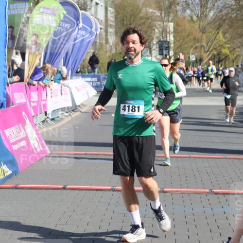 12.04.2026 - 45. Internationalen Wilhelmsburger Insellauf Strokosch-Dieckow http://msf.ph/oto/9458296 12.04.2026 10:48:04 Ziel 4181, 5272, 3174, 4360 meine-sportfotos.de