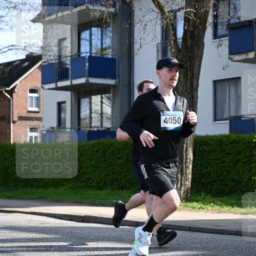 12.04.2026 - 45. Internationalen Wilhelmsburger Insellauf J. Mangold http://msf.ph/oto/9458318 12.04.2026 10:35:49 Ziel 4521, 5731, 5950, 5042, 4050, 5589, 3084, 3516, 3221, 2192, 3731, 4118, 4190, 4439, 4172, 4030, 5291, 2446 meine-sportfotos.de