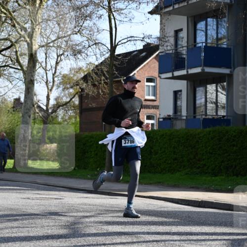 12.04.2026 - 45. Internationalen Wilhelmsburger Insellauf J. Mangold http://msf.ph/oto/9458328 12.04.2026 10:35:51 Ziel 5731, 5950, 5042, 4050, 5589, 3084, 3516, 3221, 2192, 3731, 4118, 4190, 4439, 4172, 4030, 4030, 5291, 2446 meine-sportfotos.de