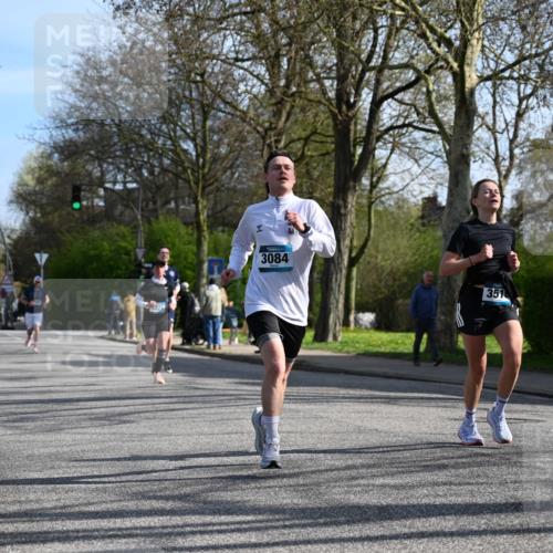 12.04.2026 - 45. Internationalen Wilhelmsburger Insellauf J. Mangold http://msf.ph/oto/9458334 12.04.2026 10:35:52 Ziel 5950, 5042, 4050, 5589, 3084, 3516, 3221, 2192, 3731, 4118, 4190, 4439, 4172, 4030, 5291, 5291, 2446, 2090 meine-sportfotos.de
