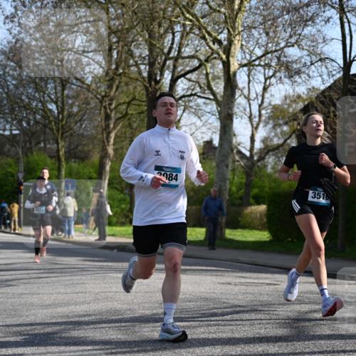 12.04.2026 - 45. Internationalen Wilhelmsburger Insellauf J. Mangold http://msf.ph/oto/9458341 12.04.2026 10:35:52 Ziel 5950, 5042, 4050, 5589, 3084, 3516, 3221, 2192, 3731, 4118, 4190, 4439, 4172, 4030, 5291, 5291, 2446, 2090 meine-sportfotos.de