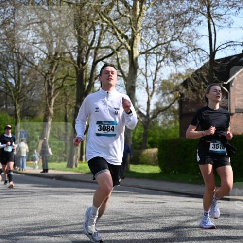 12.04.2026 - 45. Internationalen Wilhelmsburger Insellauf J. Mangold http://msf.ph/oto/9458345 12.04.2026 10:35:53 Ziel 5950, 5042, 4050, 5589, 3084, 3516, 3221, 2192, 3731, 4118, 4190, 4439, 4172, 4030, 5291, 2446, 2090, 5691 meine-sportfotos.de