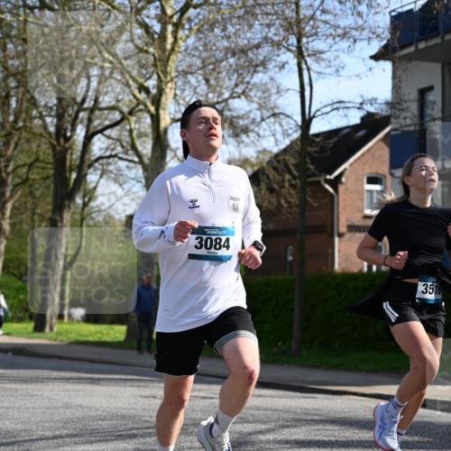 12.04.2026 - 45. Internationalen Wilhelmsburger Insellauf J. Mangold http://msf.ph/oto/9458352 12.04.2026 10:35:53 Ziel 5950, 5042, 4050, 5589, 3084, 3516, 3221, 2192, 3731, 4118, 4190, 4439, 4172, 4030, 5291, 2446, 2090, 5691 meine-sportfotos.de