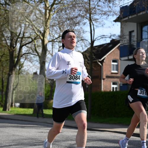 12.04.2026 - 45. Internationalen Wilhelmsburger Insellauf J. Mangold http://msf.ph/oto/9458353 12.04.2026 10:35:53 Ziel 5950, 5042, 4050, 5589, 3084, 3516, 3221, 2192, 3731, 4118, 4190, 4439, 4172, 4030, 5291, 2446, 2090, 5691 meine-sportfotos.de