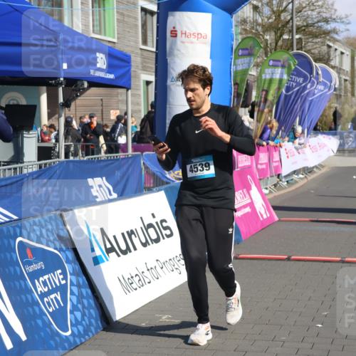 12.04.2026 - 45. Internationalen Wilhelmsburger Insellauf Strokosch-Dieckow http://msf.ph/oto/9458365 12.04.2026 10:48:12 Ziel 4360, 4539, 3762, 4568, 3325, 5749 meine-sportfotos.de