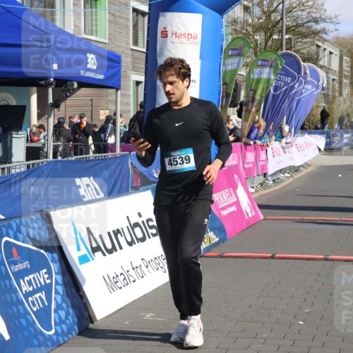 12.04.2026 - 45. Internationalen Wilhelmsburger Insellauf Strokosch-Dieckow http://msf.ph/oto/9458378 12.04.2026 10:48:12 Ziel 4360, 4539, 3762, 4568, 3325, 5749 meine-sportfotos.de