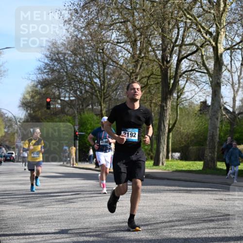 12.04.2026 - 45. Internationalen Wilhelmsburger Insellauf J. Mangold http://msf.ph/oto/9458391 12.04.2026 10:35:59 Ziel 5589, 3084, 3516, 3221, 2192, 3731, 4118, 4190, 4439, 4172, 4030, 5291, 2446, 2446, 2090, 5691, 3796, 2582 meine-sportfotos.de