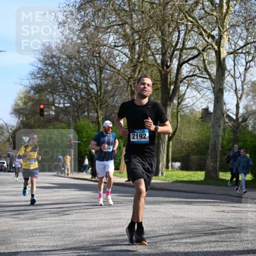 12.04.2026 - 45. Internationalen Wilhelmsburger Insellauf J. Mangold http://msf.ph/oto/9458395 12.04.2026 10:35:59 Ziel 5589, 3084, 3516, 3221, 2192, 3731, 4118, 4190, 4439, 4172, 4030, 5291, 2446, 2446, 2090, 5691, 3796, 2582 meine-sportfotos.de