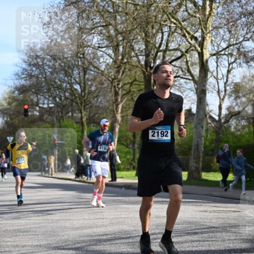 12.04.2026 - 45. Internationalen Wilhelmsburger Insellauf J. Mangold http://msf.ph/oto/9458402 12.04.2026 10:36:00 Ziel 3084, 3516, 3221, 2192, 3731, 4118, 4190, 4439, 4172, 4030, 5291, 2446, 2090, 5691, 3796, 2582 meine-sportfotos.de