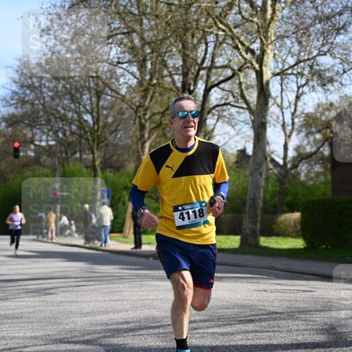 12.04.2026 - 45. Internationalen Wilhelmsburger Insellauf J. Mangold http://msf.ph/oto/9458427 12.04.2026 10:36:03 Ziel 3221, 2192, 3731, 4118, 4190, 4439, 4172, 4030, 4030, 5291, 2446, 2090, 5691, 3796, 2582, 3629, 3894 meine-sportfotos.de