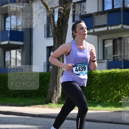 12.04.2026 - 45. Internationalen Wilhelmsburger Insellauf J. Mangold http://msf.ph/oto/9458447 12.04.2026 10:36:11 Ziel 4118, 4190, 4439, 4172, 4030, 5291, 2446, 2446, 2090, 5691, 3796, 2582, 3629, 3894, 4544, 3230 meine-sportfotos.de