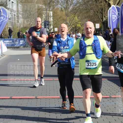 12.04.2026 - 45. Internationalen Wilhelmsburger Insellauf Strokosch-Dieckow http://msf.ph/oto/9458448 12.04.2026 10:48:14 Ziel 3762, 4568, 3325, 5749, 2784 meine-sportfotos.de