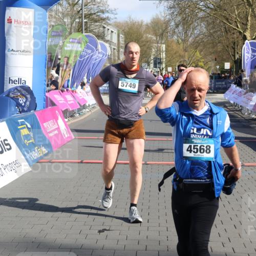 12.04.2026 - 45. Internationalen Wilhelmsburger Insellauf Strokosch-Dieckow http://msf.ph/oto/9458479 12.04.2026 10:48:18 Ziel 5749, 2784, 4834 meine-sportfotos.de