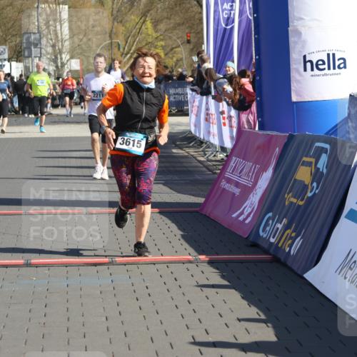 12.04.2026 - 45. Internationalen Wilhelmsburger Insellauf Strokosch-Dieckow http://msf.ph/oto/9458487 12.04.2026 11:04:56 Ziel 3615, 2211 meine-sportfotos.de