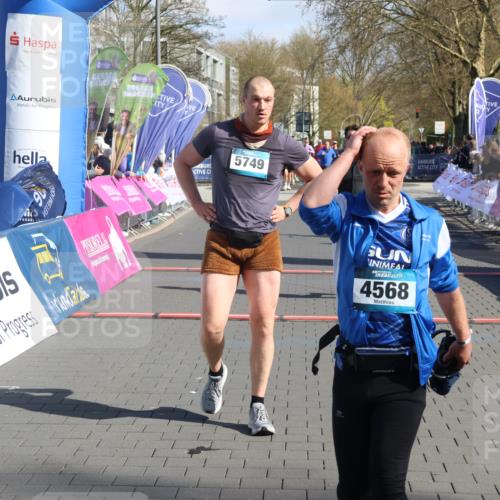 12.04.2026 - 45. Internationalen Wilhelmsburger Insellauf Strokosch-Dieckow http://msf.ph/oto/9458488 12.04.2026 10:48:18 Ziel 5749, 2784, 4834 meine-sportfotos.de