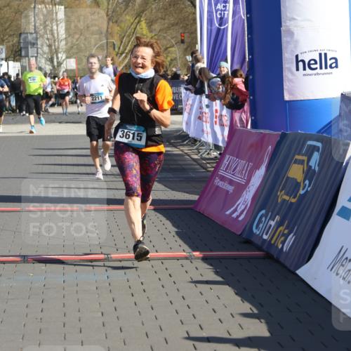 12.04.2026 - 45. Internationalen Wilhelmsburger Insellauf Strokosch-Dieckow http://msf.ph/oto/9458518 12.04.2026 11:04:56 Ziel 3615, 2211 meine-sportfotos.de