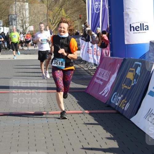 12.04.2026 - 45. Internationalen Wilhelmsburger Insellauf Strokosch-Dieckow http://msf.ph/oto/9458525 12.04.2026 11:04:56 Ziel 3615, 2211 meine-sportfotos.de