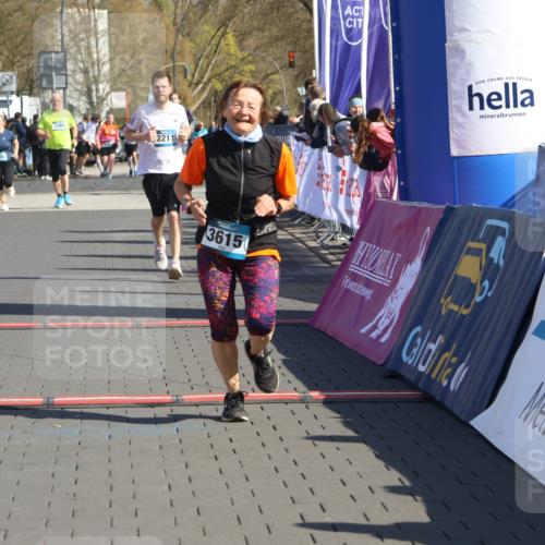 12.04.2026 - 45. Internationalen Wilhelmsburger Insellauf Strokosch-Dieckow http://msf.ph/oto/9458541 12.04.2026 11:04:56 Ziel 3615, 2211 meine-sportfotos.de