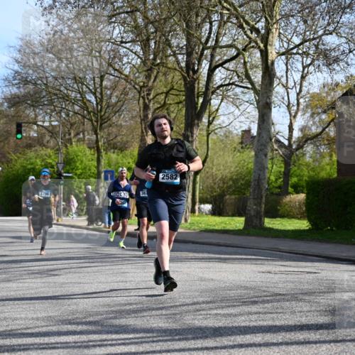 12.04.2026 - 45. Internationalen Wilhelmsburger Insellauf J. Mangold http://msf.ph/oto/9458549 12.04.2026 10:36:35 Ziel 2446, 2090, 5691, 3796, 2582, 3629, 3894, 4544, 3230, 4978, 5567, 2375, 2444, 3670, 2451, 2106, 4467, 4482 meine-sportfotos.de