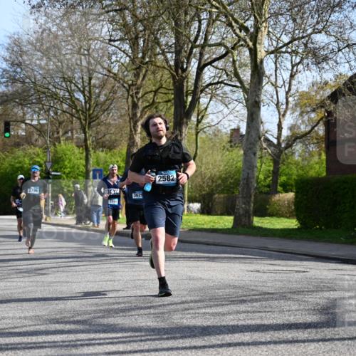 12.04.2026 - 45. Internationalen Wilhelmsburger Insellauf J. Mangold http://msf.ph/oto/9458550 12.04.2026 10:36:35 Ziel 2446, 2090, 5691, 3796, 2582, 3629, 3894, 4544, 3230, 4978, 5567, 2375, 2444, 3670, 2451, 2106, 4467, 4482 meine-sportfotos.de
