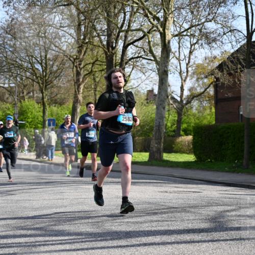 12.04.2026 - 45. Internationalen Wilhelmsburger Insellauf J. Mangold http://msf.ph/oto/9458556 12.04.2026 10:36:36 Ziel 2446, 2090, 5691, 3796, 2582, 3629, 3894, 4544, 3230, 4978, 4978, 5567, 2375, 2444, 3670, 2444, 3670, 2451, 2106, 4467, 4482 meine-sportfotos.de