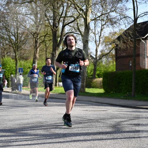12.04.2026 - 45. Internationalen Wilhelmsburger Insellauf J. Mangold http://msf.ph/oto/9458559 12.04.2026 10:36:36 Ziel 2446, 2090, 5691, 3796, 2582, 3629, 3894, 4544, 3230, 4978, 4978, 5567, 2375, 2444, 3670, 2444, 3670, 2451, 2106, 4467, 4482 meine-sportfotos.de