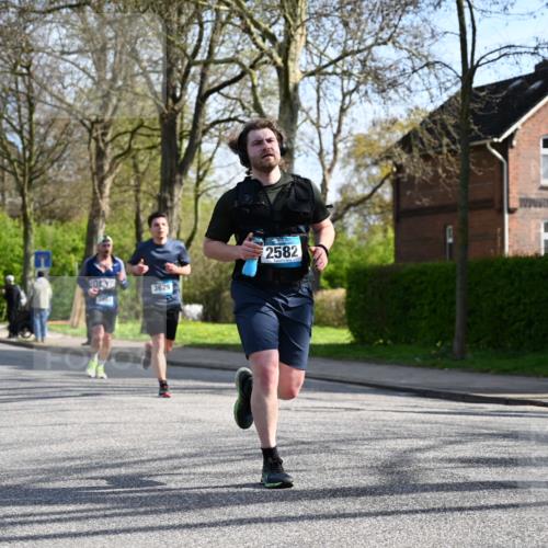 12.04.2026 - 45. Internationalen Wilhelmsburger Insellauf J. Mangold http://msf.ph/oto/9458564 12.04.2026 10:36:36 Ziel 2446, 2090, 5691, 3796, 2582, 3629, 3894, 4544, 3230, 4978, 4978, 5567, 2375, 2444, 3670, 2444, 3670, 2451, 2106, 4467, 4482 meine-sportfotos.de