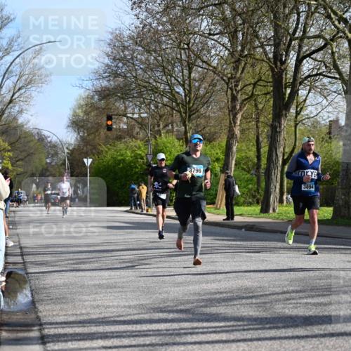 12.04.2026 - 45. Internationalen Wilhelmsburger Insellauf J. Mangold http://msf.ph/oto/9458567 12.04.2026 10:36:37 Ziel 2090, 5691, 3796, 2582, 3629, 3894, 4544, 3230, 4978, 5567, 2375, 2444, 3670, 2451, 2451, 2106, 4467, 4482 meine-sportfotos.de