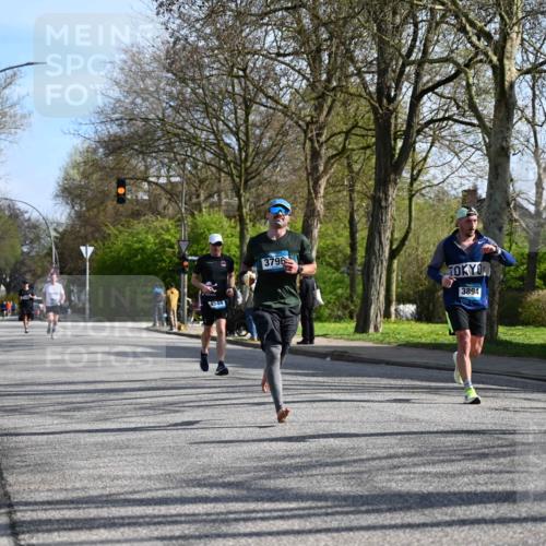 12.04.2026 - 45. Internationalen Wilhelmsburger Insellauf J. Mangold http://msf.ph/oto/9458574 12.04.2026 10:36:38 Ziel 2090, 5691, 3796, 2582, 3629, 3894, 4544, 3230, 4978, 5567, 2375, 2444, 3670, 2451, 2106, 4467, 4482 meine-sportfotos.de