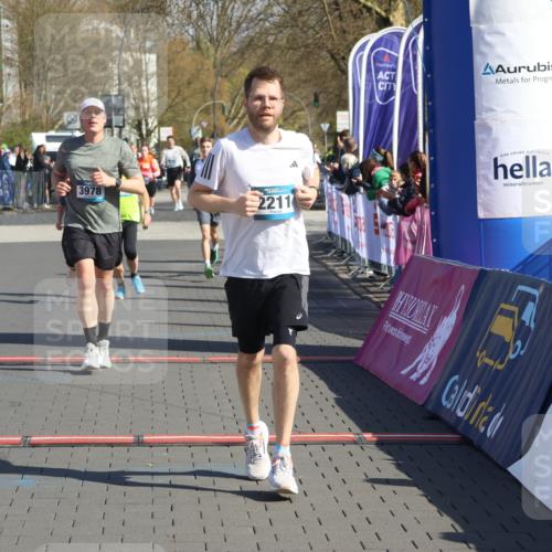 12.04.2026 - 45. Internationalen Wilhelmsburger Insellauf Strokosch-Dieckow http://msf.ph/oto/9458575 12.04.2026 11:05:01 Ziel 2211, 3978, 4484, 4486 meine-sportfotos.de