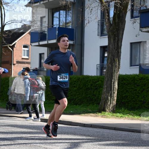 12.04.2026 - 45. Internationalen Wilhelmsburger Insellauf J. Mangold http://msf.ph/oto/9458581 12.04.2026 10:36:39 Ziel 2090, 5691, 3796, 2582, 3629, 3894, 4544, 3230, 4978, 5567, 2375, 2444, 3670, 2451, 2106, 4467, 4482 meine-sportfotos.de