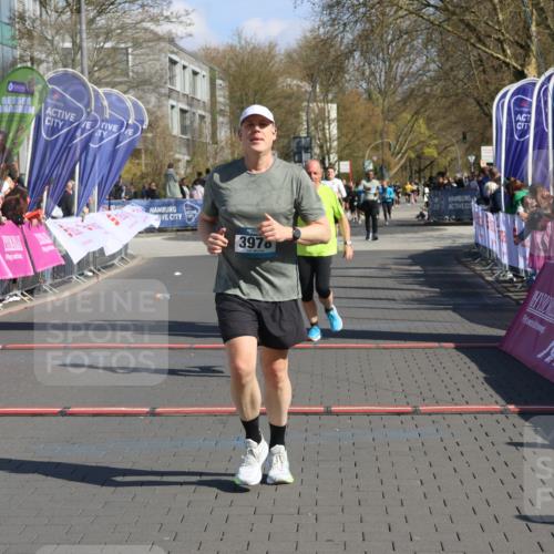 12.04.2026 - 45. Internationalen Wilhelmsburger Insellauf Strokosch-Dieckow http://msf.ph/oto/9458582 12.04.2026 11:05:04 Ziel 3978, 4484, 4486, 3678 meine-sportfotos.de